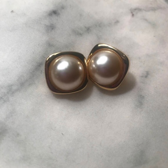 Jewelry - Vintage 80s Pearl Earrings
Clip On
1.5cm x 1.5cm